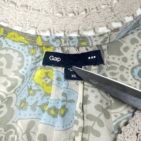 GAP Wide Crochet Neckline Butterfly Short Sleeve Paisley Top - Picture 4 of 7